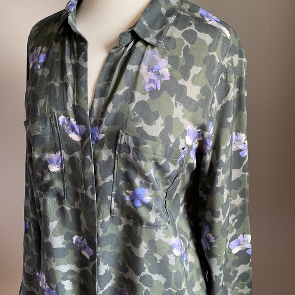 COPY - Anthropologie Cloth & Stone Camo Floral Button Front Blouse Green Gray S… - Picture 2 of 9